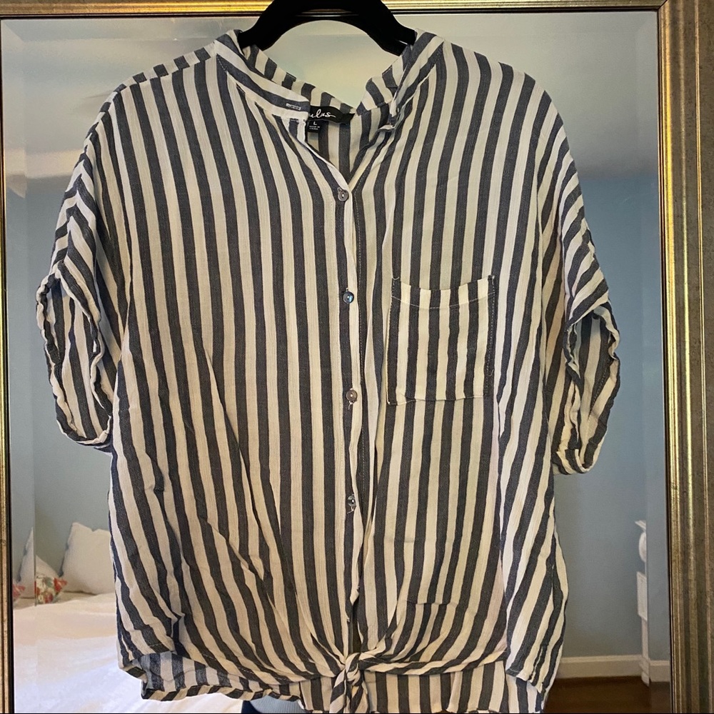 Lulu’s Tie Front Striped Blouse